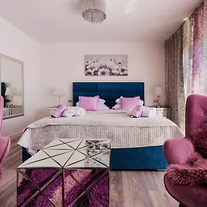Downtown Luxury Emili Split